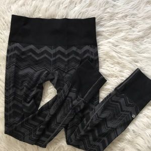 Lululemon tights size 4